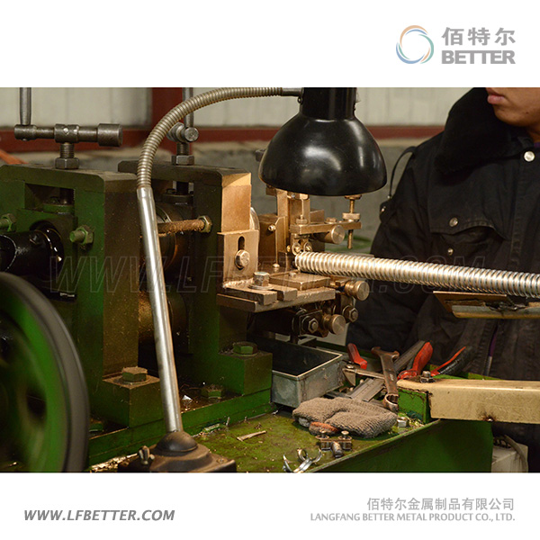 包塑金屬軟管機(jī)器.jpg 包塑金屬軟管機(jī)器.jpg